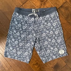Salty Crew board shorts Waist-36